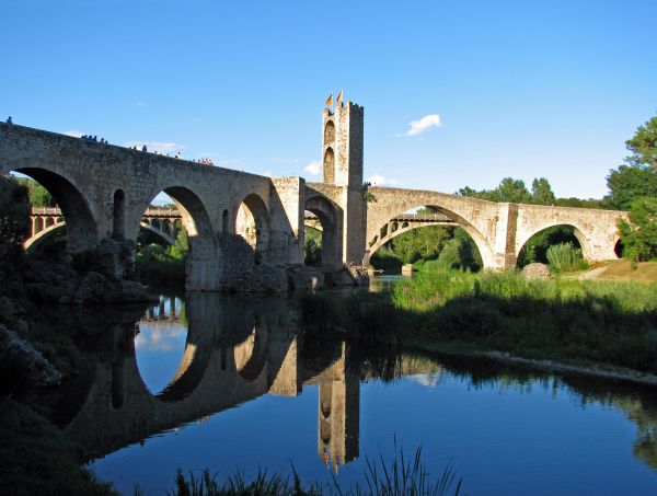 Puente medieval. Besalú. La Garrocha. Girona.
