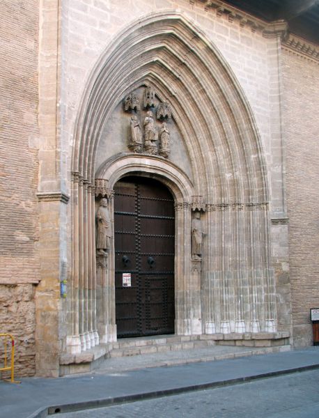 Puerta iglesia de San Pedro  de los Francos. Calatayud. Zaragoza.
