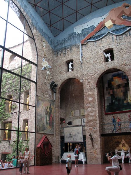 Teatro Museo Dalí. Figueres, Girona.
