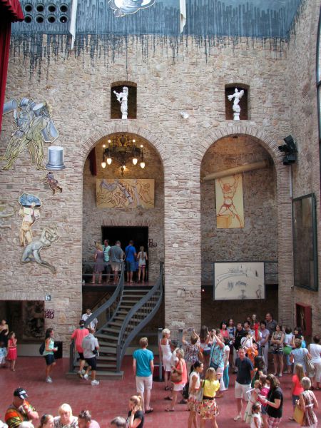 Teatro Museo Dalí. Figueres, Girona.
