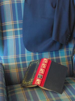 sillon de descanso
Palabras clave: sillón,libro,escocés