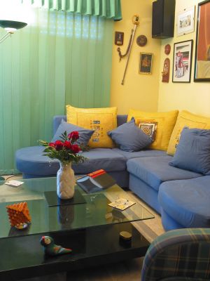 cheslong azul y amarillo
Palabras clave: sofá,cojines