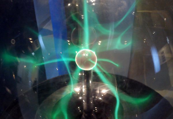Bola de plasma
Palabras clave: plasma,esfera,estática,bola,electricidad