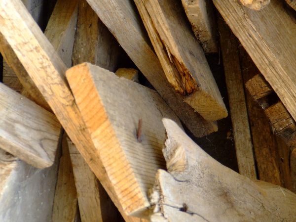 trozos de madera
trozos de madera de pino
Palabras clave: pino,madera,listones