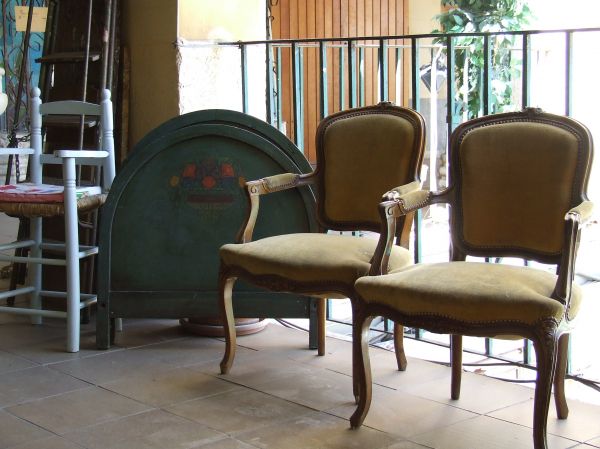 rincón de antiguedades
Palabras clave: antiguo,silla,sillón