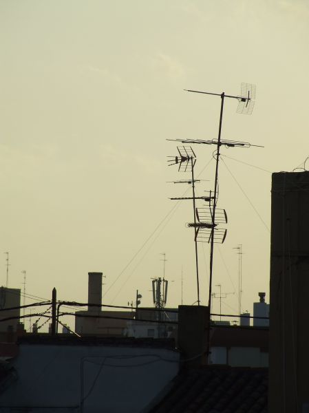 antenas en tejados
Palabras clave: tejado,azotea,antena,contraluz
