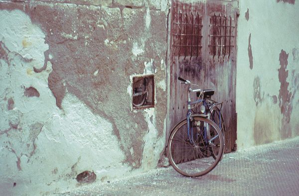 bicicleta sobre muro
Palabras clave: bicicleta,muro