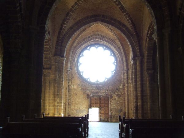 Interior de la iglesia
Castillo de Calatrava la Nueva, Ciudad Real, Castilla la Mancha
Palabras clave: Cister,Cistercienese,iglesia,contraluz,rosetón