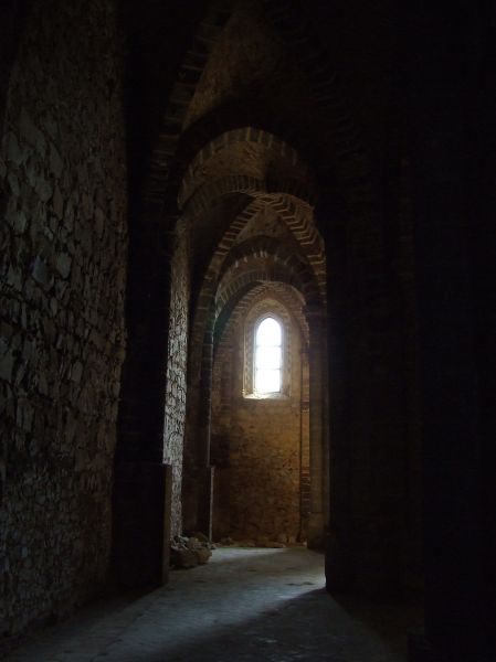 Interior de la iglesia
Castillo de Calatrava la Nueva, Ciudad Real, Castilla la Mancha
Palabras clave: Cister,Cistercienese,iglesia,contraluz,arco