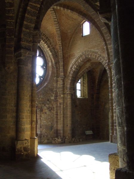 Interior de la iglesia
Castillo de Calatrava la Nueva, Ciudad Real, Castilla la Mancha
Palabras clave: Cister,Cistercienese,iglesia,contraluz,arco
