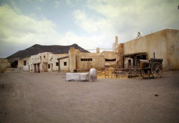 Poblado del oeste
recreación poblado del oeste en Almería
