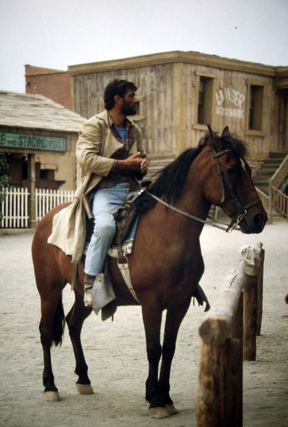 Pistolero
recreación poblado del oeste en Almería
Palabras clave: caballo,pistolero,cowboy,vaquero