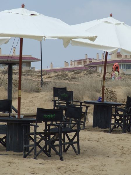 chiringuito en la playa
Palabras clave: chiringuito,sillas,playa