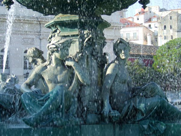 fuente frente al teatro Nacional
Palabras clave: Portugal,fuente,agua,estauta