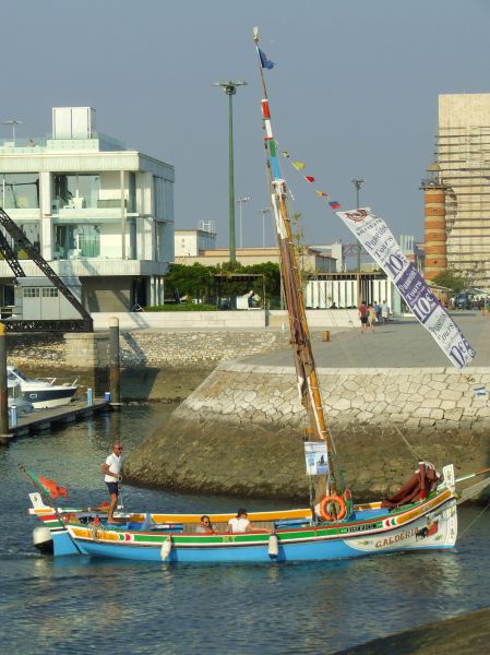 velero
Palabras clave: Portugal,Belem,puerto,barco,barca
