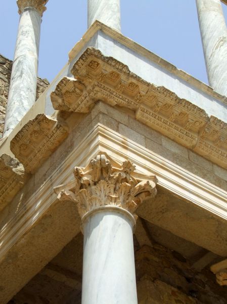 columna corintia y friso
Recinto teatro romano
Palabras clave: Extremadura,Antigua Roma