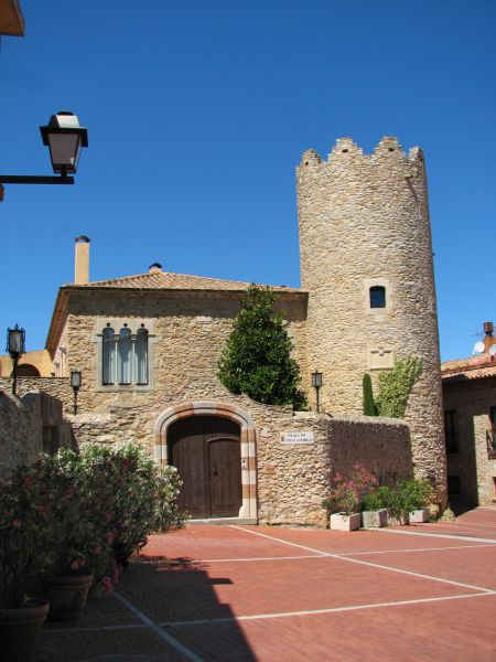 Begur 
Begur (Girona). Casco antiguo.
Palabras clave: Begur,Girona,Catalunya,mar,costa brava,bajo ampurdan,torre,casco antiguo