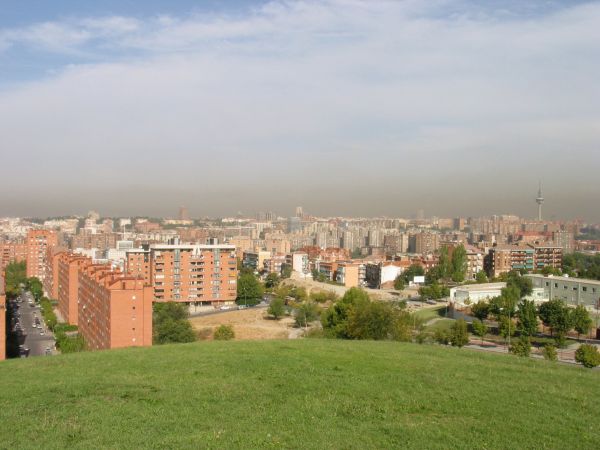 Madrid. Vallecas desde el Cerro del Tío Pío. Al fondo, a la derecha, Torrespaña.
