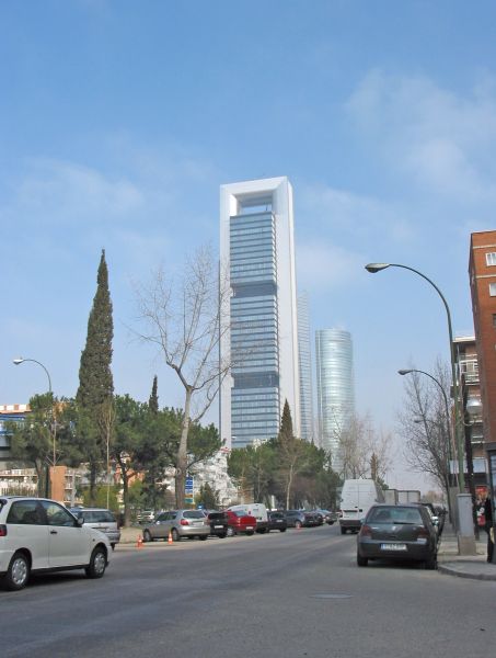 Complejo Cuatro Torres. Torre Caja Madrid y, al fondo, Torre Espacio.
Palabras clave: Complejo Cuatro Torres. Torre Caja Madrid y, al fondo, Torre Espacio.