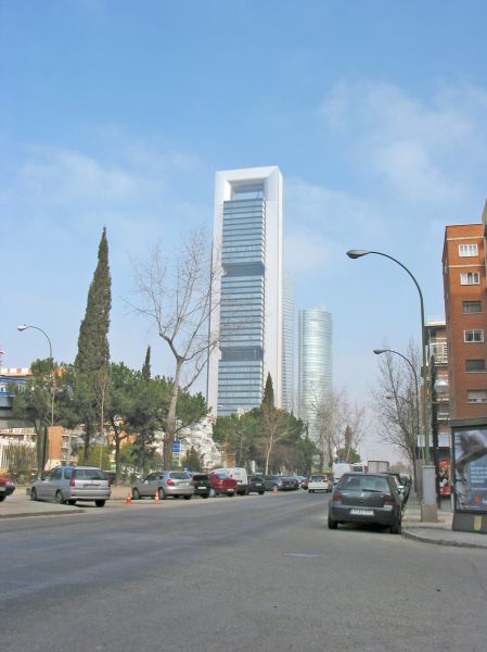 Complejo Cuatro Torres. Torre Caja Madrid y, al fondo, Torre Espacio.
Palabras clave: Complejo Cuatro Torres. Torre Caja Madrid y, al fondo, Torre Espacio.