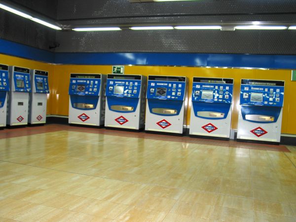 Máquinas de expedición automática de billetes. Metro de Madrid.
Palabras clave: Máquinas de expedición automática de billetes. Metro de Madrid.