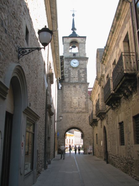 Calle y Torre del Reloj. Ponferrada (León).
Palabras clave: Calle y Torre del Reloj. Ponferrada (León).