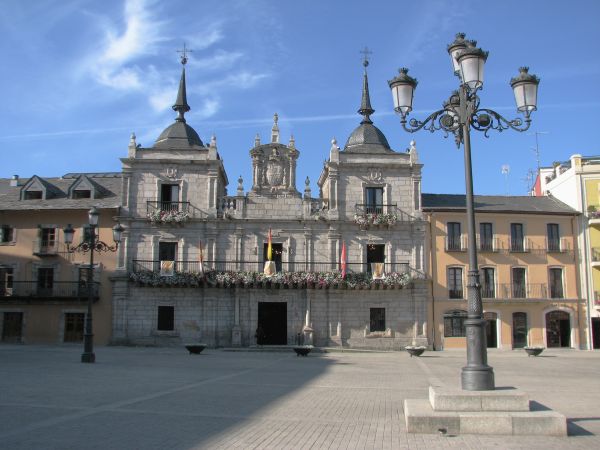 Ponferrada (León). Plaza Mayor y Ayuntamiento.
Palabras clave: Ponferrada (León). Plaza Mayor y Ayuntamiento.