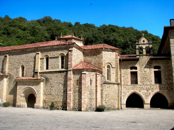 Santo Toribio 7315
Monasterio de Santo Toribio de Liébana. 
Palabras clave: Monasterio,Santo Toribio,Liébana,iglesia