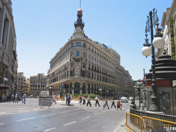 Madrid. Calle de Alcalá esquina con calle Sevilla. Edificio Banco Español de Crédito.

Palabras clave: Madrid. Calle de Alcalá. Edificio Banco Español de Crédito.