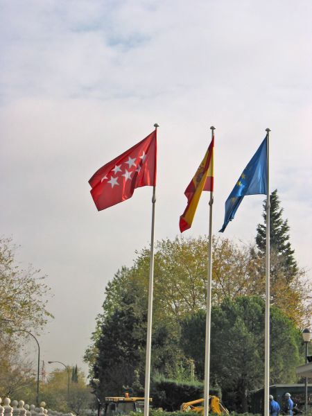 Banderas: Comunidad de Madrid, España y Ciudad de Madrid.
Palabras clave: bandera