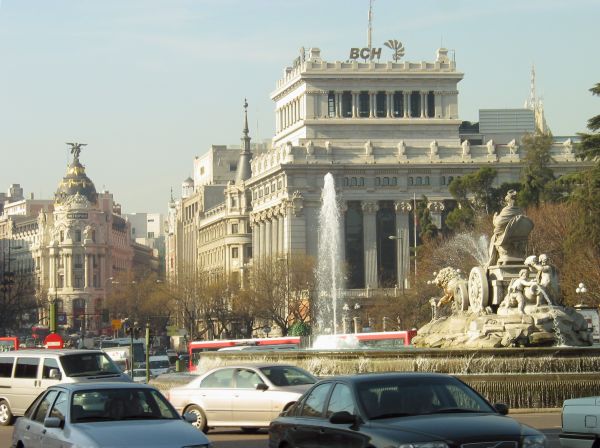 Plaza de Cibeles, Madrid.
Palabras clave: madrid cibeles Madrid. Plaza de Cibeles. En primer plano, Edificio del Banco de España. Al fondo, Edificio Metrópolis.