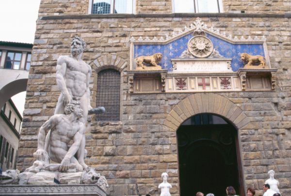 Palazzo Vecchio en la Plaza de la Signoria. Florencia (Italia). 
Palabras clave: Palazzo Vecchio en la Plaza de la Signoria. Florencia (Italia). 