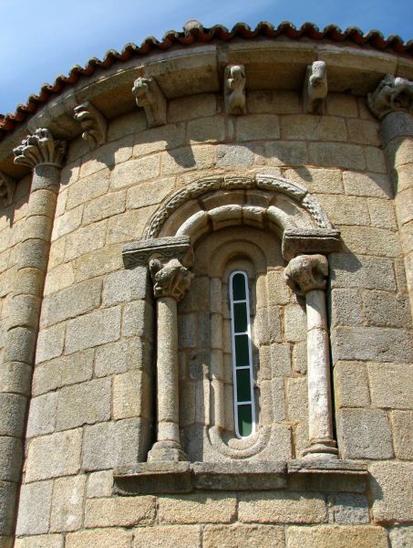 Monasterio de Santa María de Ferreira de Pantón (Lugo).
Palabras clave: Monasterio de Santa María de Ferreira de Pantón (Lugo). Galicia. ribeira sacra