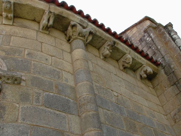 Monasterio de Santa María de Ferreira de Pantón (Lugo). Galicia.
Palabras clave: Monasterio de Santa María de Ferreira de Pantón (Lugo). Galicia. ribeira sacra canecillos