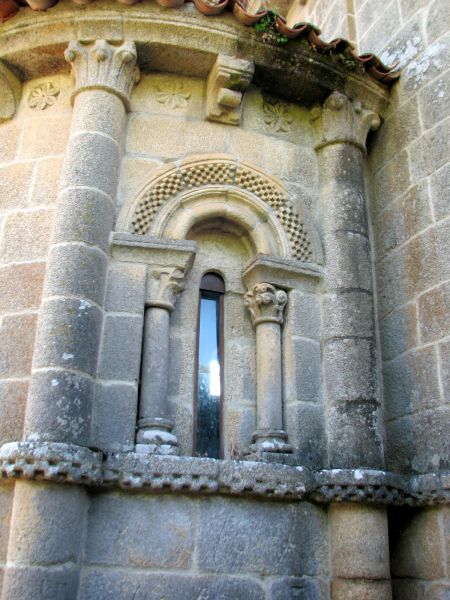 Iglesia de San Vicente de Pombeiro. Pantón (Lugo). Galicia.
Palabras clave: Iglesia de San Vicente de Pombeiro. Pantón (Lugo). Galicia. ribeira sacra ventana