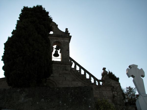Castro Caldelas (Orense). Iglesia y cementerio.
Palabras clave: iglesia cementerio