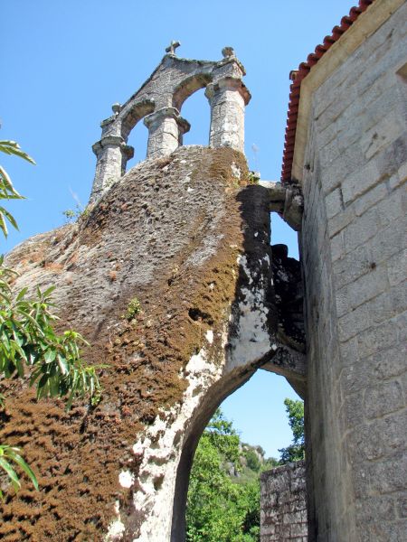 Monasterio de San Pedro de Rocas, Esgos (Lugo). Campanario.
Palabras clave: Monasterio de San Pedro de Rocas, Esgos (Lugo). ribeira sacra galicia