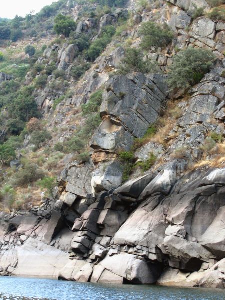 Cañones del Sil. Ribeira Sacra. Galicia.
Palabras clave: rio rocas Cañones del Sil. Ribeira Sacra. Galicia.