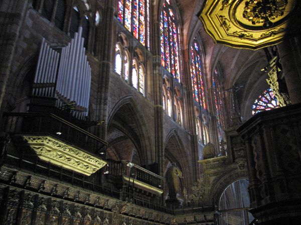 í“rgano y Vidrieras de la Catedral de León. León.
Palabras clave: Vidrieras de la Catedral de León. León. organo
