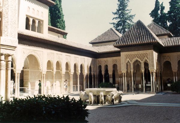 Patio de los Leones. Alhambra de Granada.
Palabras clave: Patio de los Leones. Alhambra de Granada.