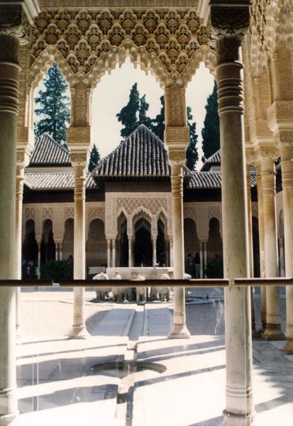 Patio de los Leones. Alhambra de Granada.
Palabras clave: Patio de los Leones. Alhambra de Granada.