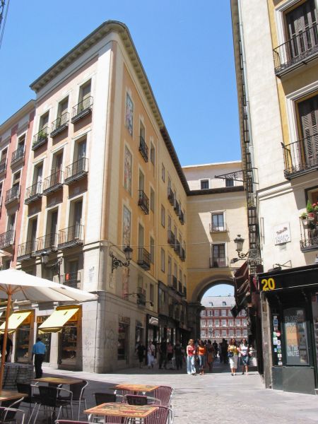 Acceso a la Plaza Mayor desde la calle de la Sal. Madrid.
Palabras clave: Acceso a la Plaza Mayor desde la calle de la Sal. Madrid.