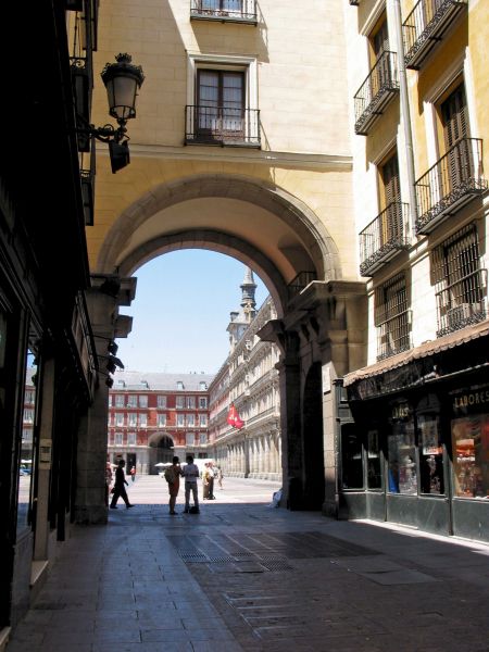 Entrada a la Plaza Mayor desde la calle de la Sal. Madrid.
Palabras clave: Entrada a la Plaza Mayor desde la calle de la Sal. Madrid.