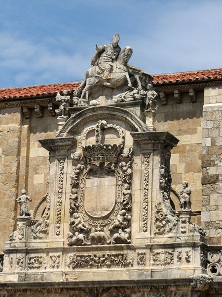 Basílica de San Isidoro. León.
Palabras clave: Basílica de San Isidoro. León. escudo heraldico blason