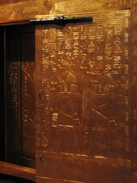 Contenedor de los sarcófagos de Tutankhamon. Detalle
