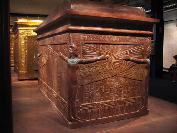 Contenedor de los sarcófagos de Tutankhamon.
