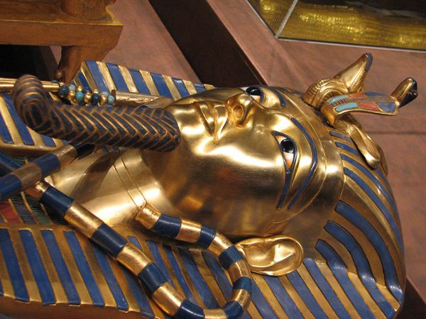 Sarcófago de Tutankhamon
Sarcófago intermedio de Tutankhamon
Palabras clave: Sarcófago,Tutankhamon,Tutankamon,egipto,faraon,piramides,tesoro