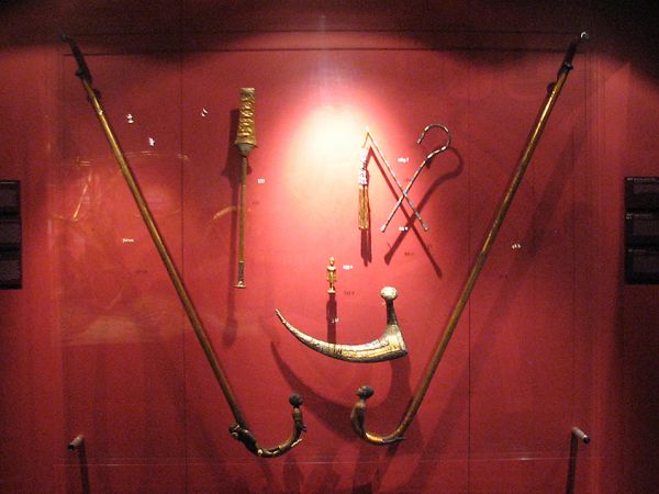 Tesoro de Tutankhamon. Armas y símbolos de poder.
