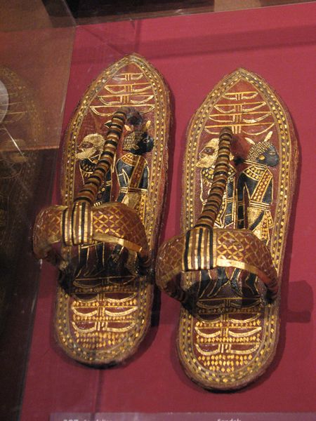 Tesoro de Tutankhamon. sandalias.
