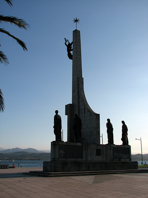 Monumento a Luis Carrero Blanco, obra de Juan de ívalos. Santoña (Cantabría).
Palabras clave: Monumento a Luis Carrero Blanco, obra de Juan de ívalos. Santoña (Cantabría). contraluz